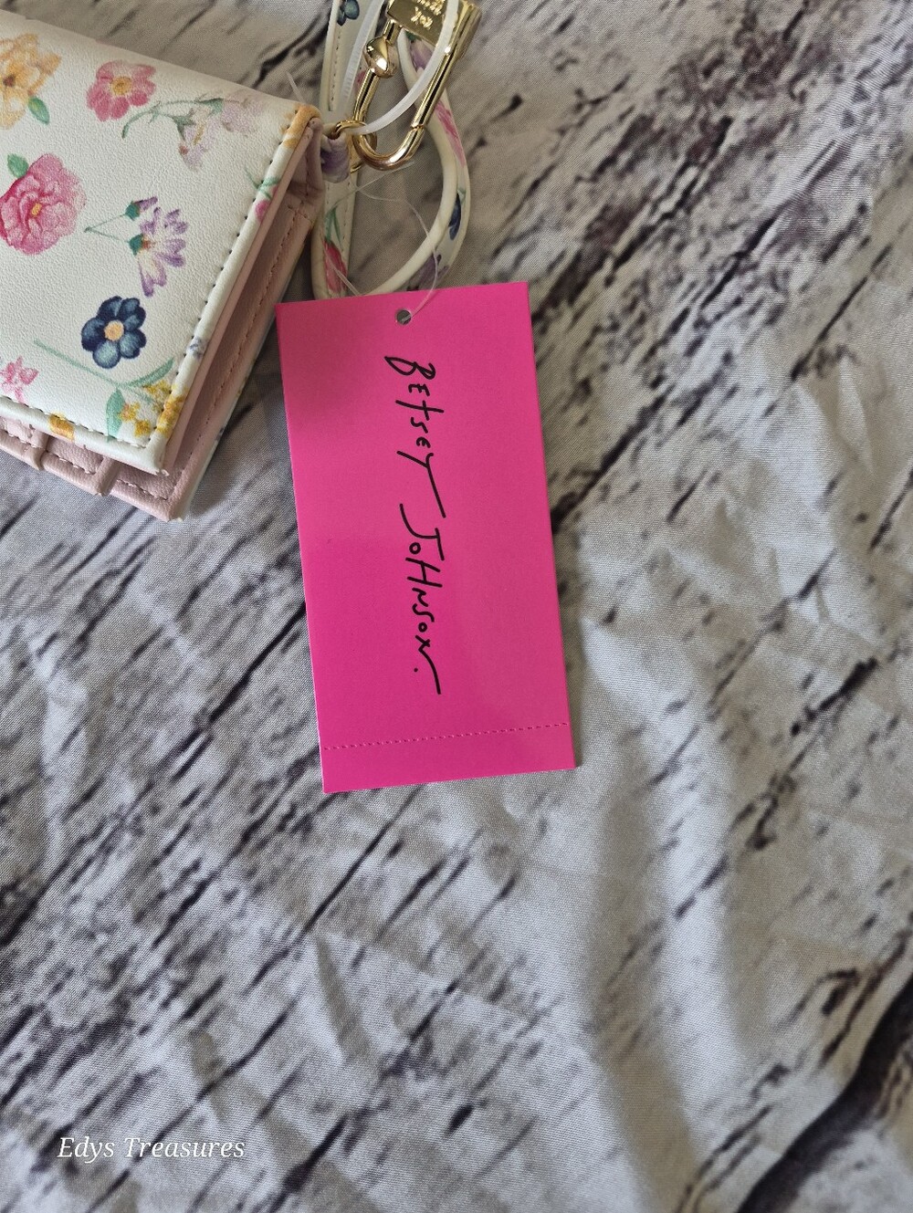 Betsey Johnson Floral Wristlet Wallet NWT Compact Bifold Heart Snap MSRP $54 - Picture 9 of 9